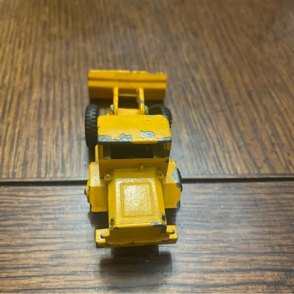 Vintage Matchbox Lesney Tractor Shovel No. 69 Yellow Movable Parts Diecast